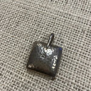 Silpada sterling silver hammered pendant. Used to sell. Used as display🌸
